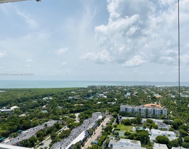 881 Ocean Dr - Photo Thumbnail 12