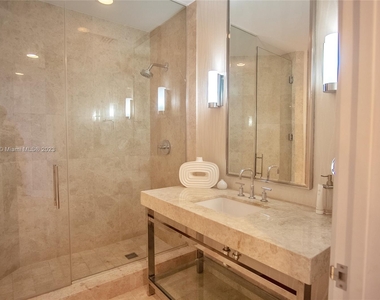 9703 E Collins Ave - Photo Thumbnail 15