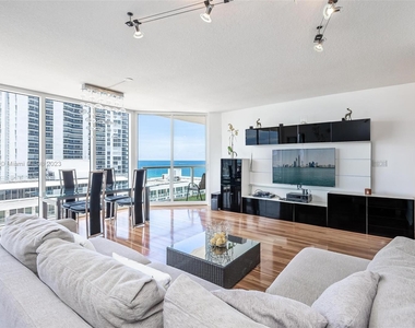 16699 Collins Ave - Photo Thumbnail 4