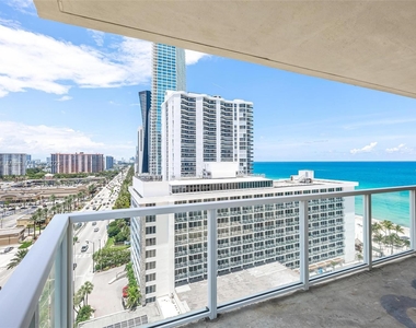 16699 Collins Ave - Photo Thumbnail 3