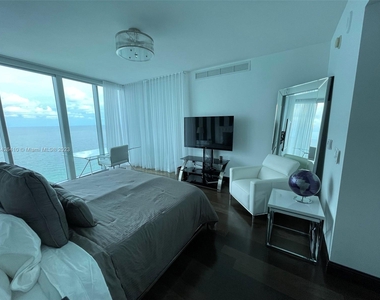 17001 Collins Ave - Photo Thumbnail 13