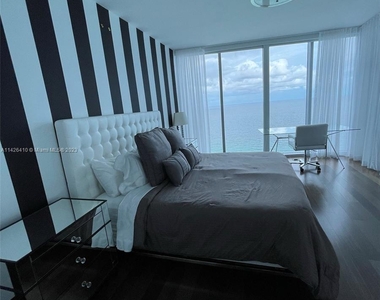 17001 Collins Ave - Photo Thumbnail 9