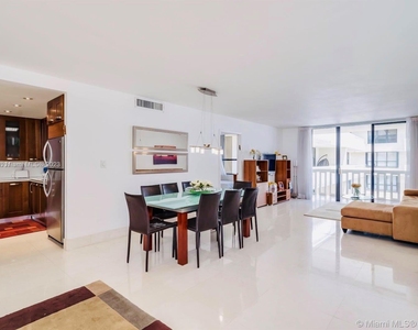 9801 Collins Ave - Photo Thumbnail 4