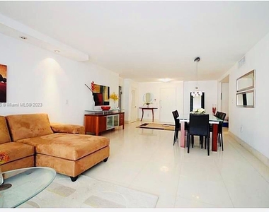 9801 Collins Ave - Photo Thumbnail 3