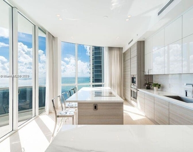 16001 Collins Ave - Photo Thumbnail 7