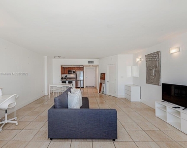 2301 Collins Ave - Photo Thumbnail 10