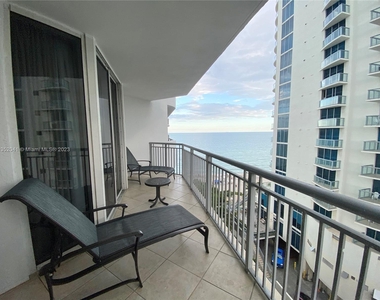 17375 Collins Ave - Photo Thumbnail 1