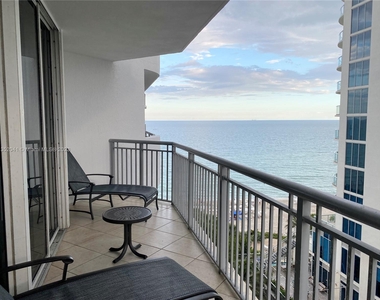 17375 Collins Ave - Photo Thumbnail 0