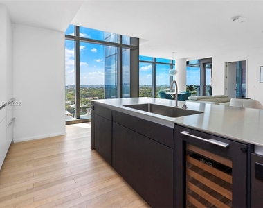 2901 Collins Ave - Photo Thumbnail 9