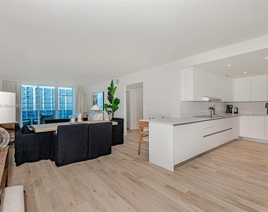 2301 Collins Ave - Photo Thumbnail 20