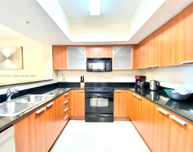 16699 Collins Ave - Photo Thumbnail 28