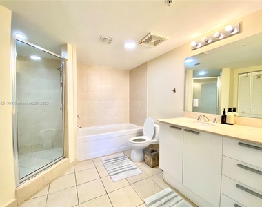 16699 Collins Ave - Photo Thumbnail 32