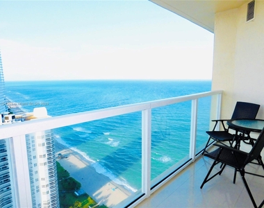 16699 Collins Ave - Photo Thumbnail 26