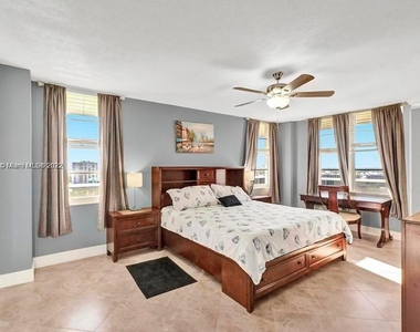 3725 S Ocean Dr - Photo Thumbnail 7