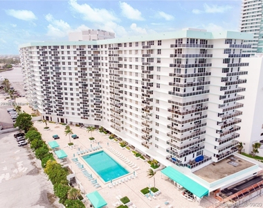 3725 S Ocean Dr - Photo Thumbnail 4