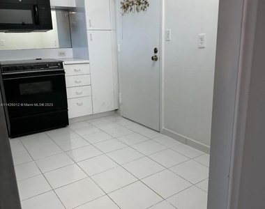 5750 Collins Ave - Photo Thumbnail 15