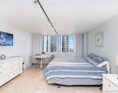 19201 Collins Ave - Photo Thumbnail 14