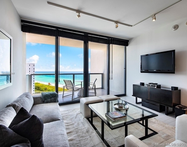 2201 Collins Ave - Photo Thumbnail 3