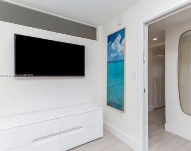 5151 Collins Ave - Photo Thumbnail 23