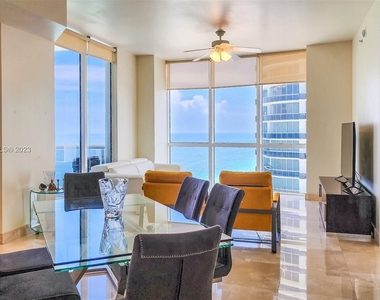 18201 Collins Ave - Photo Thumbnail 7