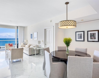 17875 Collins Ave - Photo Thumbnail 3