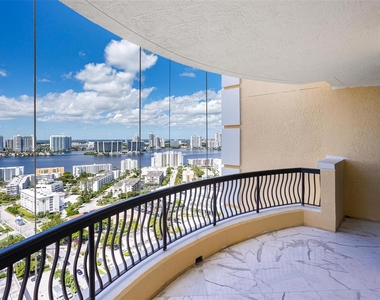 17875 Collins Ave - Photo Thumbnail 19