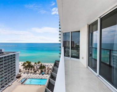 16699 Collins Ave - Photo Thumbnail 4