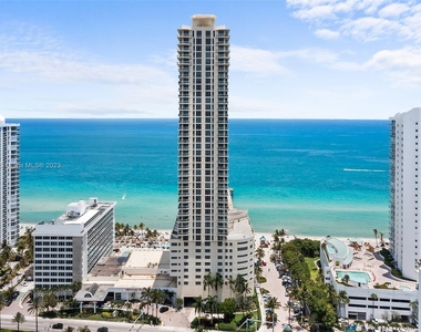 16699 Collins Ave - Photo Thumbnail 10