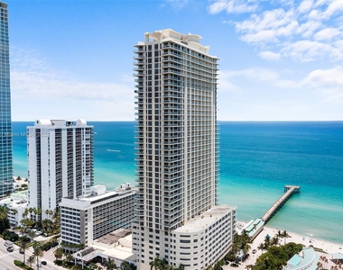 16699 Collins Ave - Photo Thumbnail 9