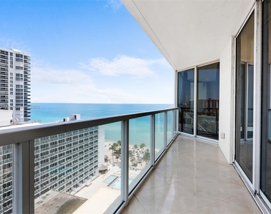 16699 Collins Ave - Photo Thumbnail 24