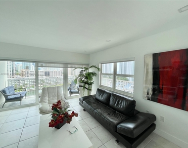 300 Bayview Dr - Photo Thumbnail 8