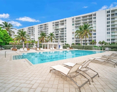 611 Ocean Dr - Photo Thumbnail 23