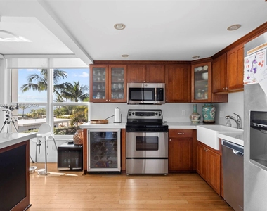 611 Ocean Dr - Photo Thumbnail 5