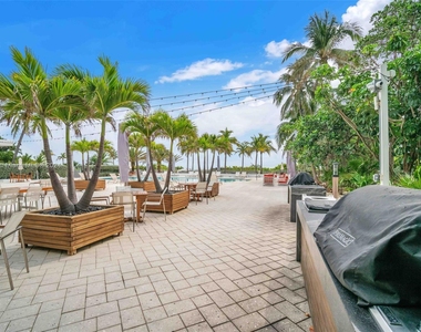 611 Ocean Dr - Photo Thumbnail 21