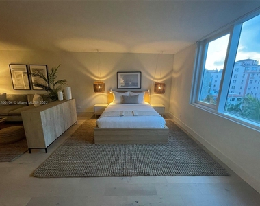 2301 Collins Ave - Photo Thumbnail 4