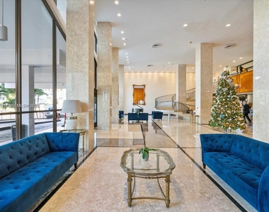 5601 Collins Ave - Photo Thumbnail 14