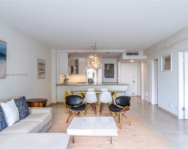 5601 Collins Ave - Photo Thumbnail 5