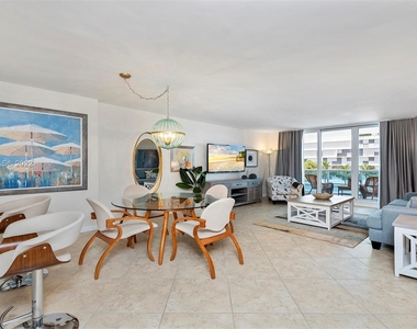 2301 Collins Ave - Photo Thumbnail 3