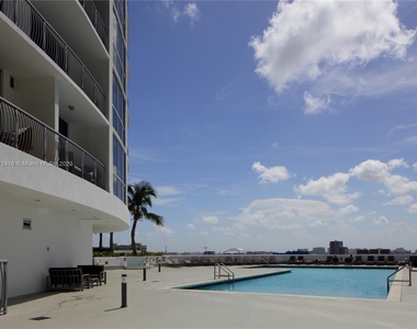 1750 N Bayshore Dr - Photo Thumbnail 20