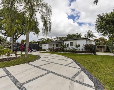 13751 Ne Miami Ct - Photo Thumbnail 0