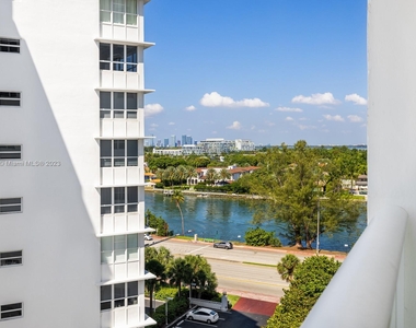 5001 Collins Ave - Photo Thumbnail 3