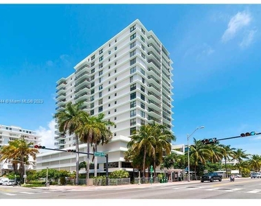 1800 Collins Ave - Photo Thumbnail 18