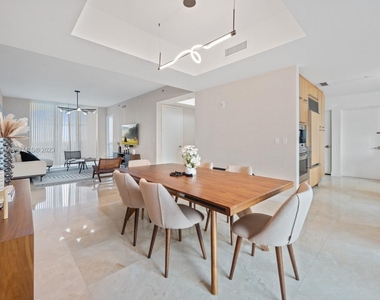 15811 Collins Ave - Photo Thumbnail 6