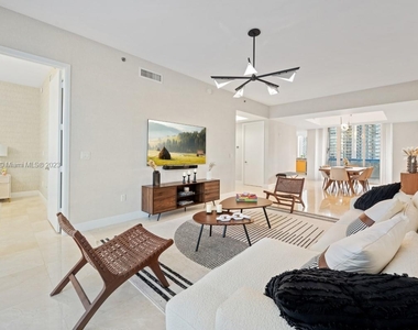 15811 Collins Ave - Photo Thumbnail 3