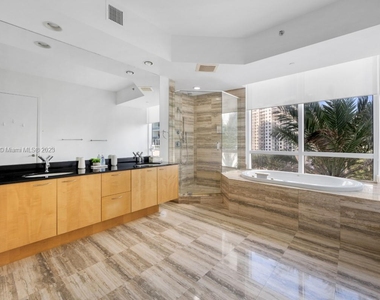 15811 Collins Ave - Photo Thumbnail 14