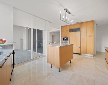 15811 Collins Ave - Photo Thumbnail 9