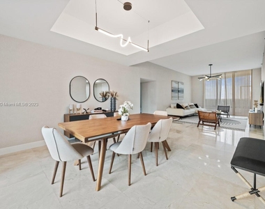 15811 Collins Ave - Photo Thumbnail 5