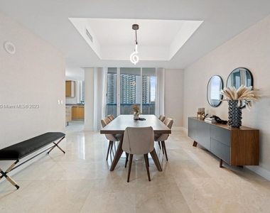 15811 Collins Ave - Photo Thumbnail 4