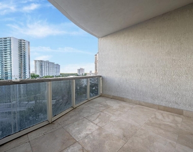 15811 Collins Ave - Photo Thumbnail 25