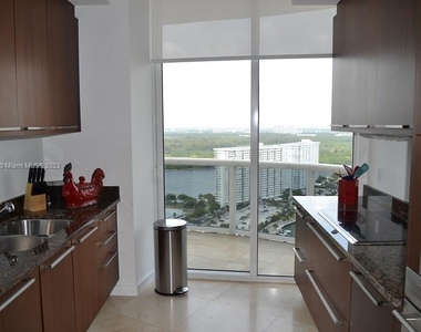 15901 Collins Ave - Photo Thumbnail 6